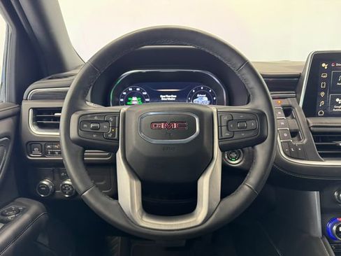 Used 2024 GMC Yukon SLT w/ SLT Luxury Package image 24