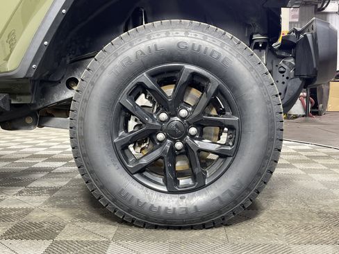 Used 2022 Jeep Gladiator Sport image 9