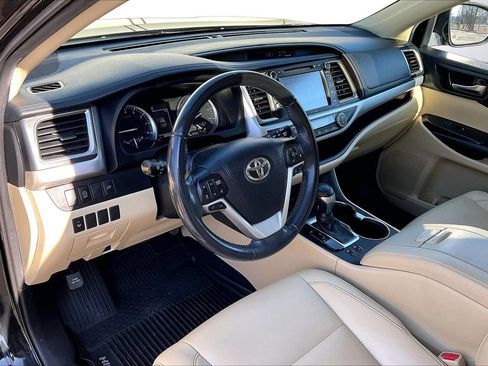 Used 2019 Toyota Highlander XLE image 20