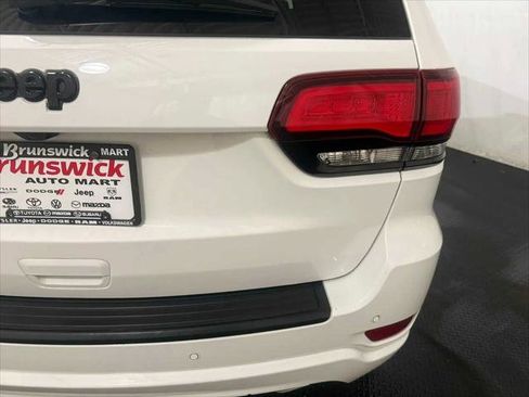 Certified 2021 Jeep Grand Cherokee Laredo X image 16