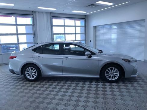 Used 2025 Toyota Camry LE image 34