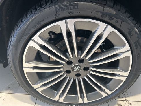 Used 2024 Land Rover Range Rover Long Wheelbase SE image 21