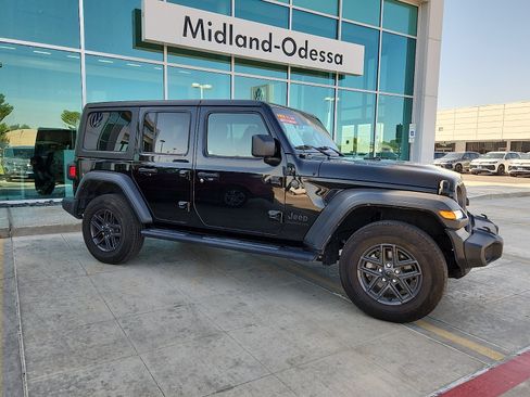 Used 2024 Jeep Wrangler Unlimited Sport AWD/4WD image 6