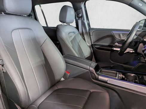 Used 2025 Mercedes-Benz GLB 250 image 22