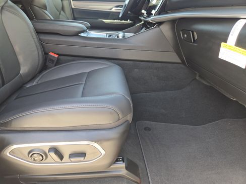 New 2026 Jeep Grand Wagoneer Limited AWD/4WD image 11