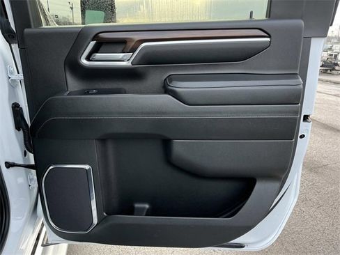 Used 2024 GMC Sierra 2500 SLT w/ SLT Premium Package image 24