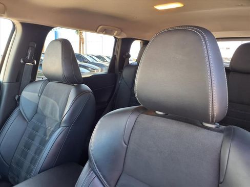 Used 2024 Mitsubishi Outlander SE image 17