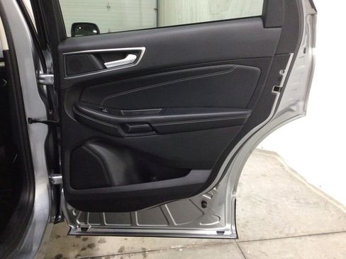 Used 2024 Ford Edge Titanium image 35