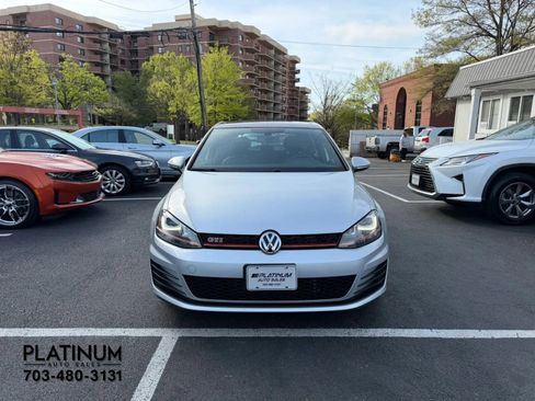 Used 2017 Volkswagen GTI SE image 4