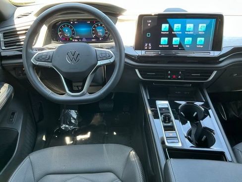 Used 2024 Volkswagen Atlas Cross Sport SE AWD/4WD image 13
