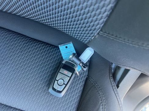 Used 2023 Ford Explorer XLT image 27