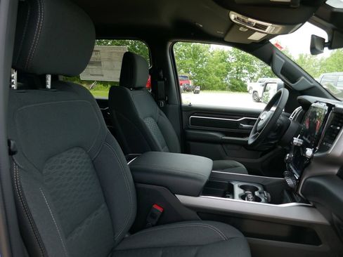 New 2026 RAM 1500 4x4 Crew Cab image 10