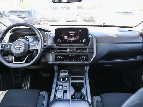 Used 2025 Nissan Pathfinder S FWD image 16