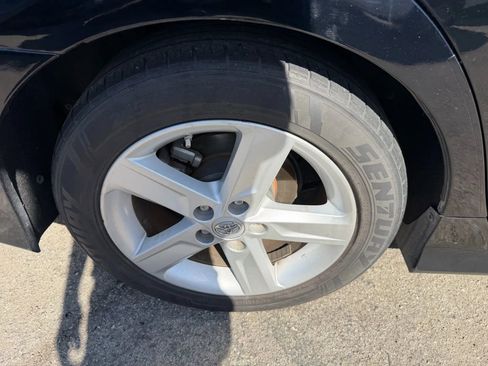 Used 2014 Toyota Camry SE w/ Moonroof Package image 29