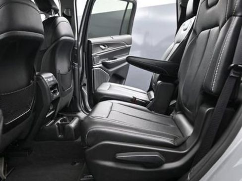 Used 2023 Jeep Grand Cherokee L Limited w/ Luxury Tech Group II AWD/4WD image 10