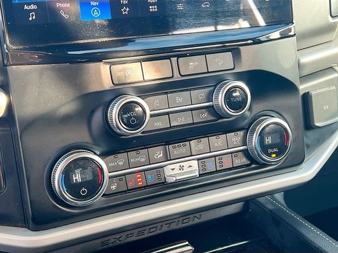 Used 2024 Ford Expedition Max XLT image 16