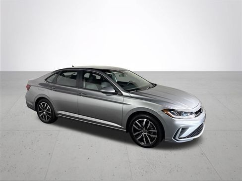 New 2026 Volkswagen Jetta SE FWD image 4