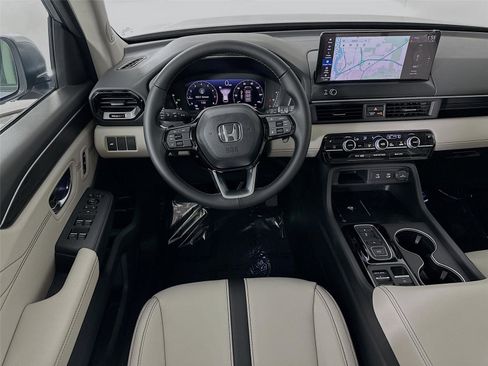 New 2026 Honda Pilot Touring image 2