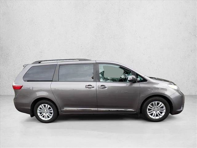 Used 2017 Toyota Sienna XLE Premium w/ Protection Package FWD image 5