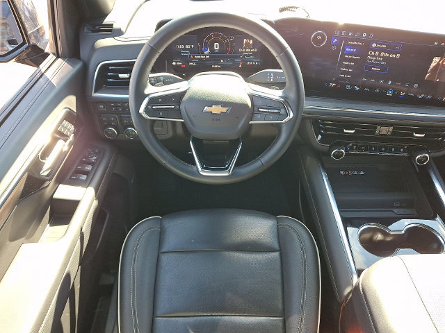 Used 2025 Chevrolet Suburban Premier AWD/4WD image 3