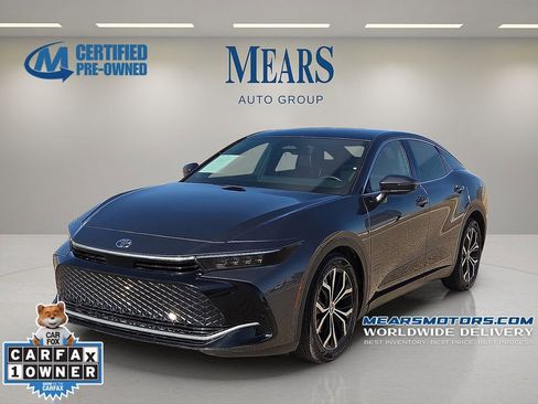 Used 2023 Toyota Crown Limited image 1