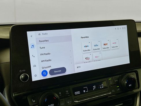 Used 2025 Toyota Grand Highlander AWD image 21