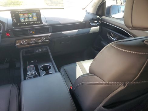 Used 2025 Honda Pilot Touring image 18