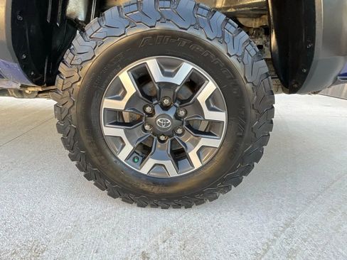 Used 2023 Toyota Tacoma TRD Off-Road image 40