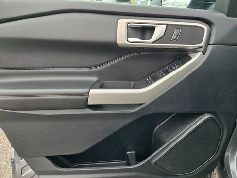 Used 2024 Ford Explorer XLT image 18