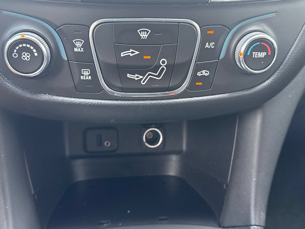 Used 2018 Chevrolet Equinox LT FWD image 28