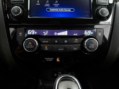 Used 2021 Nissan Rogue Sport SV FWD image 22