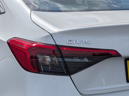 Used 2023 Honda Civic Touring image 18
