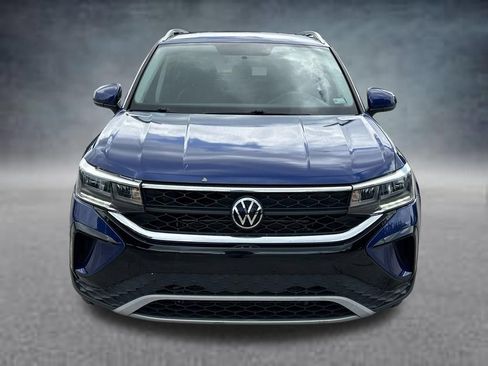 Used 2022 Volkswagen Taos SE FWD image 2