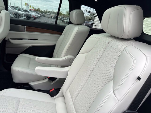 Used 2026 Cadillac Vistiq Sport w/ LPO, Floor Liner Package AWD/4WD image 11