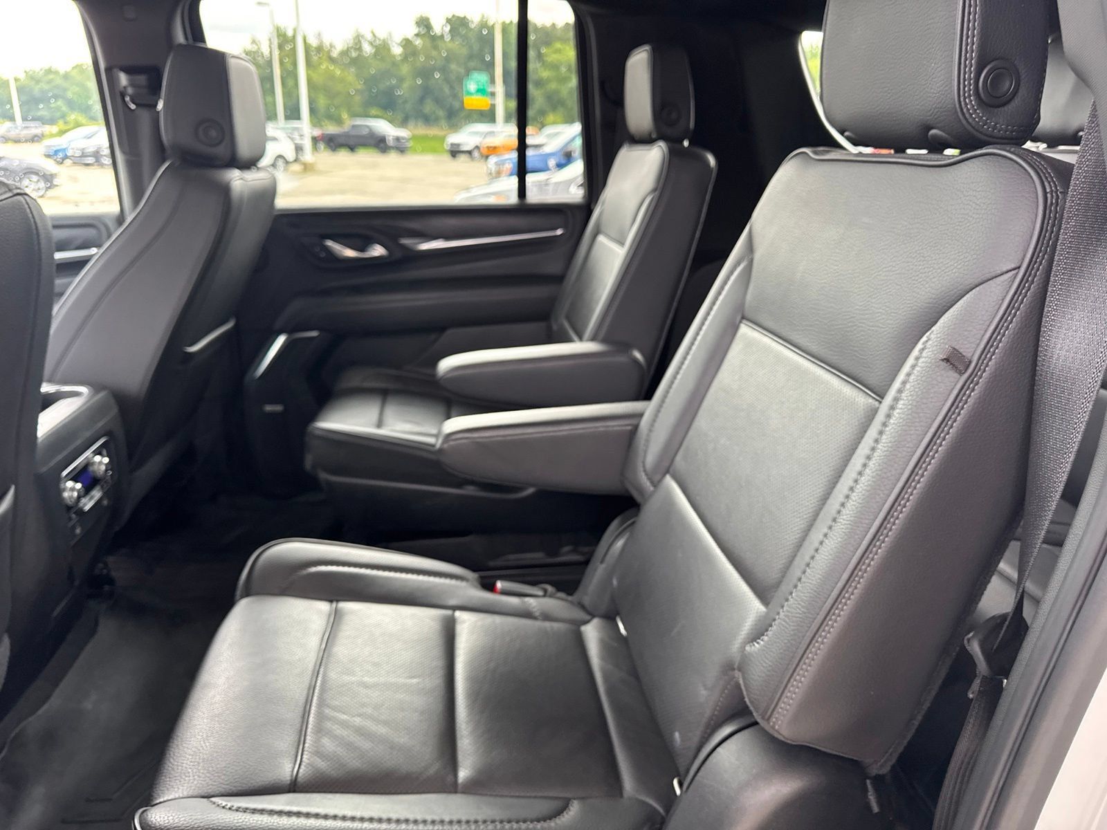 Used 2021 GMC Yukon XL Denali w/ Denali Premium Package AWD/4WD image 44