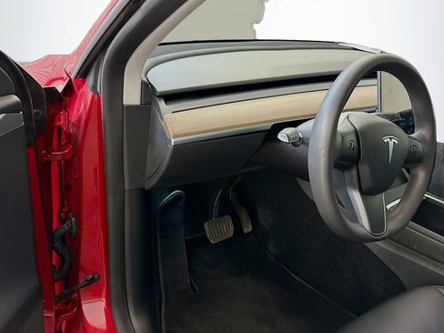 Used 2023 Tesla Model Y Long Range image 17