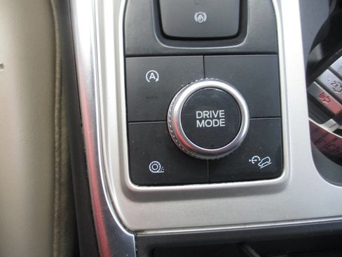 Used 2021 Ford Explorer XLT w/ Equipment Group 202A AWD/4WD image 22
