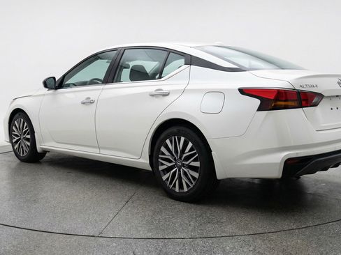 Used 2025 Nissan Altima 2.5 SV image 6