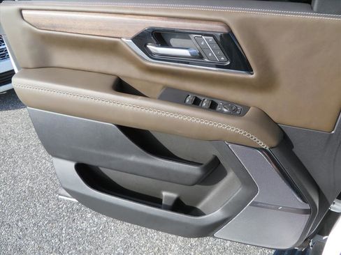 Used 2025 GMC Yukon Denali Ultimate image 29