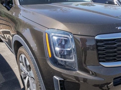Certified 2022 Kia Telluride EX w/ EX Premium Package image 3