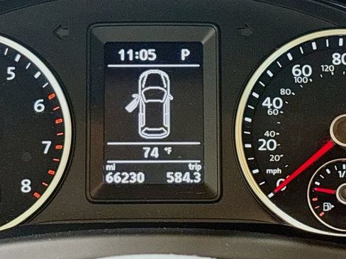Used 2017 Volkswagen Tiguan SEL AWD/4WD image 12