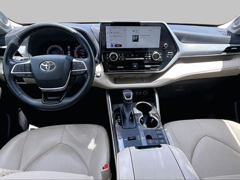 Used 2023 Toyota Highlander Platinum FWD image 15