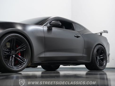 Used 2019 Chevrolet Camaro ZL1 RWD image 21