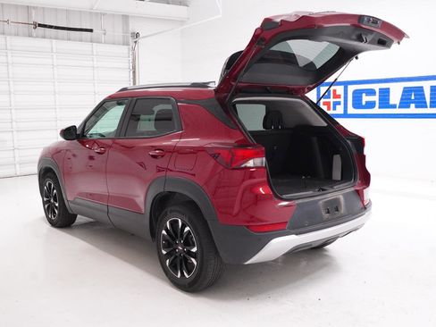Used 2022 Chevrolet TrailBlazer LT w/ Convenience Package FWD image 8