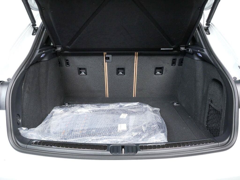 Certified 2026 Porsche Macan AWD/4WD image 31