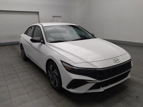 Used 2025 Hyundai Elantra Sport image 13