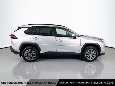 Used 2022 Toyota RAV4 XLE Premium image 4
