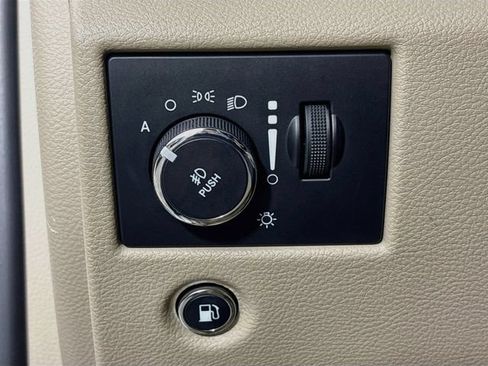 Used 2015 Jeep Grand Cherokee Overland AWD/4WD image 10