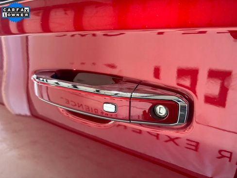 Used 2024 GMC Yukon SLT image 5