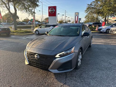 Certified 2025 Nissan Altima 2.5 S image 2